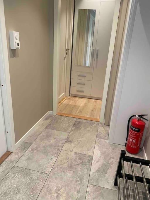 Modern Apartment With Free Parking Bergen Extérieur photo